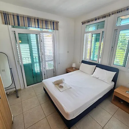 Beautiful 4 Bdr Mins Away From Fig Tree Bay! فيلة *