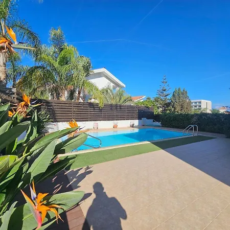 فيلة Beautiful 4 Bdr Mins Away From Fig Tree Bay! باراليمني