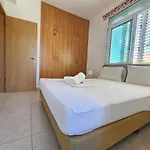Beautiful 4 Bdr Mins Away From Fig Tree Bay! Villa Paralimni