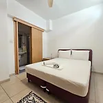 Villa Beautiful 4 Bdr Mins Away From Fig Tree Bay! Paralimni