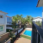 Villa Beautiful 4 Bdr Mins Away From Fig Tree Bay! *