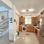 Villa Beautiful 4 Bdr Mins Away From Fig Tree Bay! *