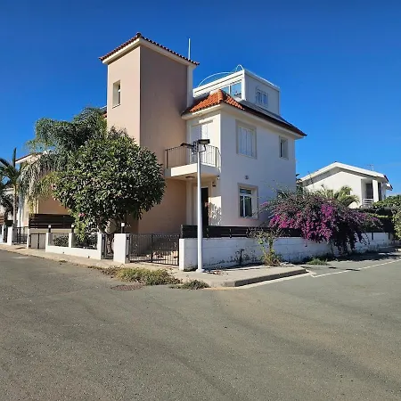 Willa Beautiful 4 Bdr Mins Away From Fig Tree Bay! *