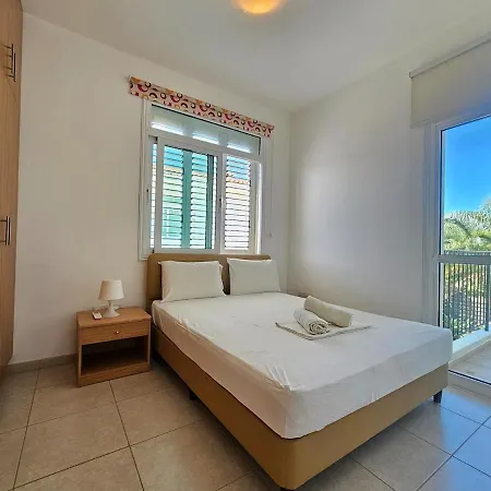 Beautiful 4 Bdr Mins Away From Fig Tree Bay! Villa Paralimni
