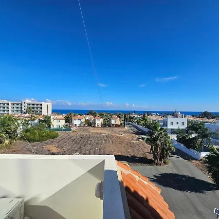 Beautiful 4 Bdr Mins Away From Fig Tree Bay! Villa Paralimni